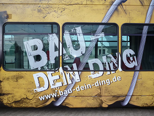 Seitenansicht Straßenbahn Werbung