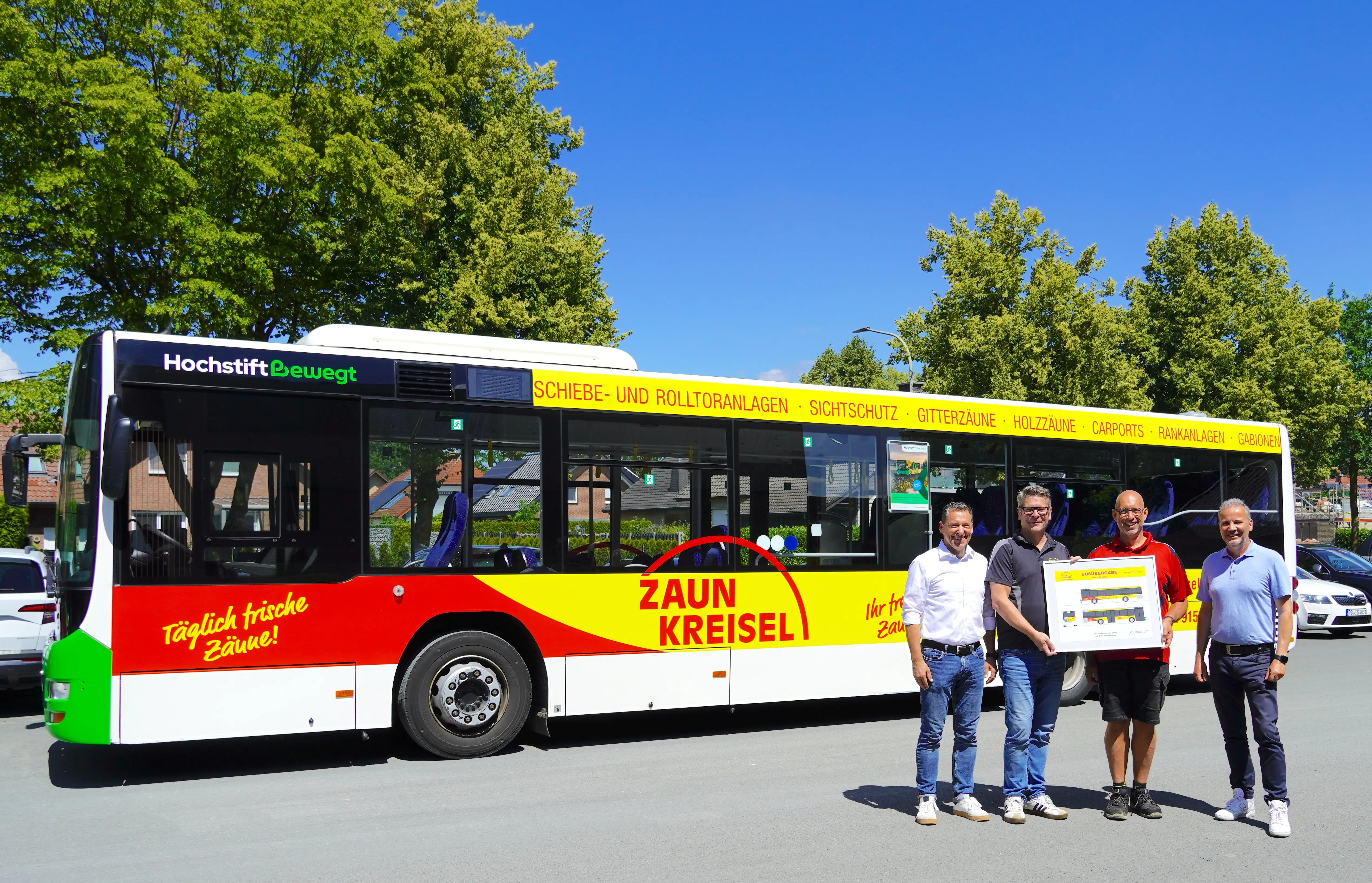 Neue Buswerbung für HochstiftBewegt: Zaun-Kreisel setzt auf mobile Markenpräsenz
